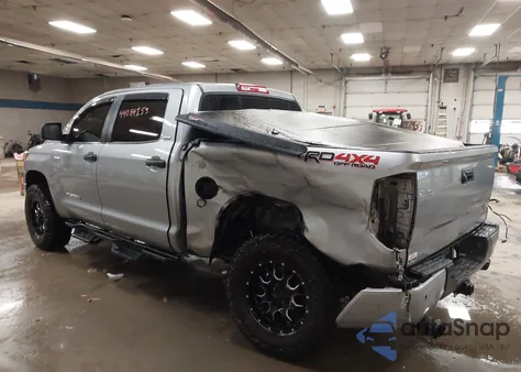 2018 Toyota Tundra Sr5 5.7L V8 z USA, uszkodzony, nr VIN 5TFDY5F11JX700366